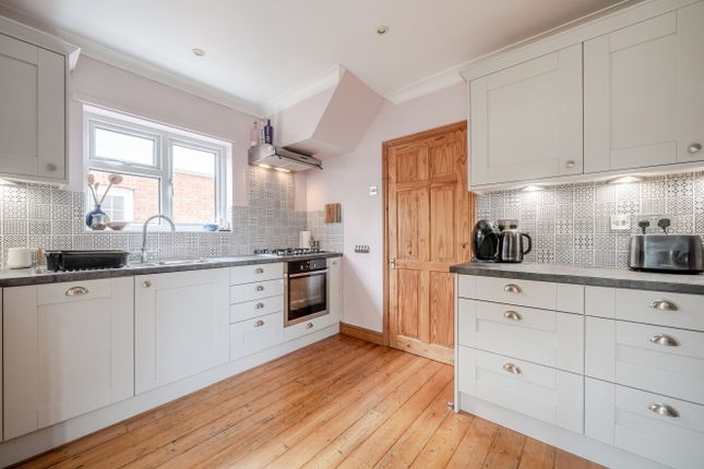 14, Beaconsfield Road, Surrey photo 3