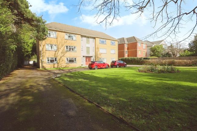 Flat for sale in Richmond Park Road, Bournemouth
