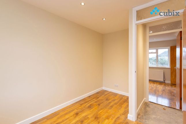 Terraced house to rent in Boscombe Road, Worcester Park, Surrey