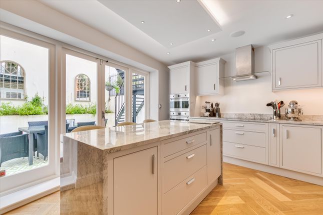 End terrace house for sale in Crescent Grove, London