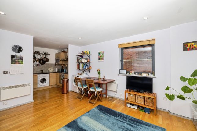Flat 4/Stylus House, Devonport Street, London photo 4