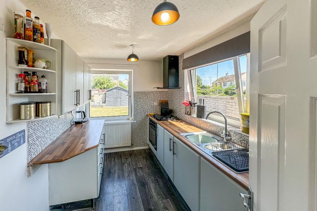 62, Thurso Walk, Corby photo 3