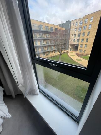 Flat to rent in Singapore Road, London