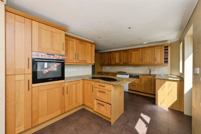 81, Macers Court, Broxbourne photo 4