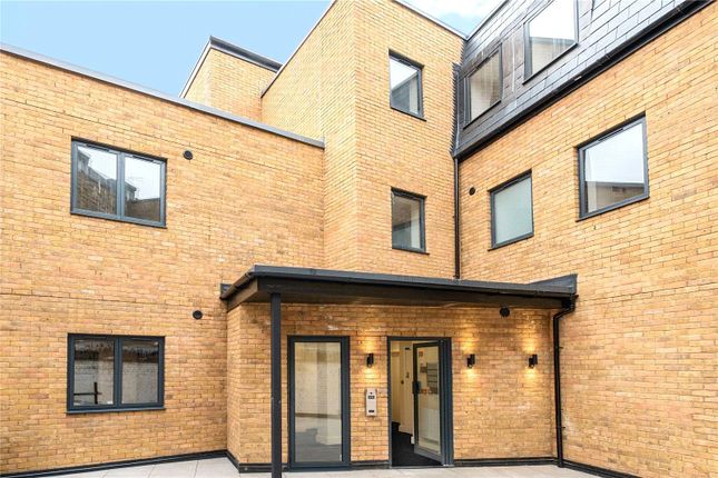 Flat 5, 30-36, Stamford Road, London photo 4