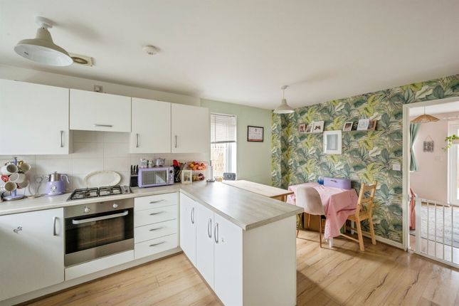 21, Thorncliffe Drive, Doncaster photo 4