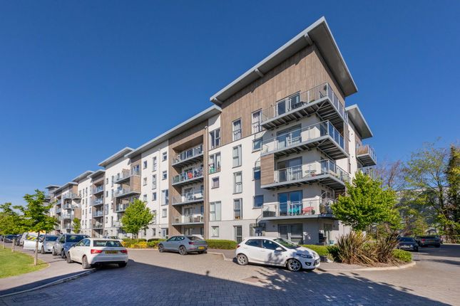 Flat to rent in Sallow House, 4, 7 Wallingford Way