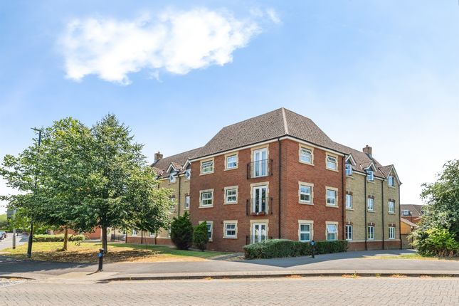8, Aquarius Court, Swindon photo 3
