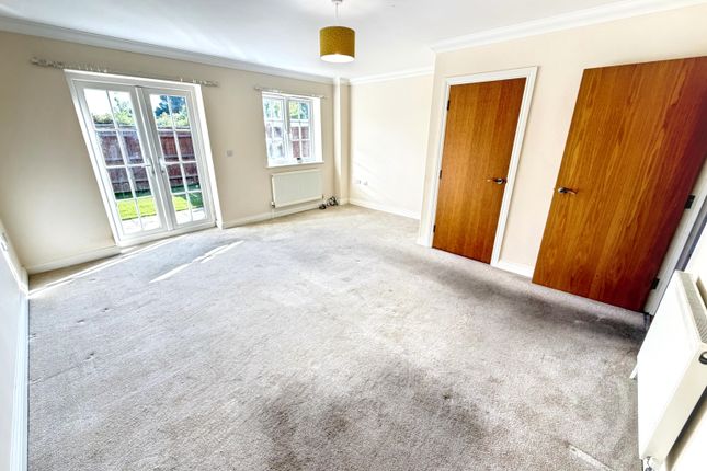 11 Lansdowne Cottages, Willow Wood Close, Angmering photo 2