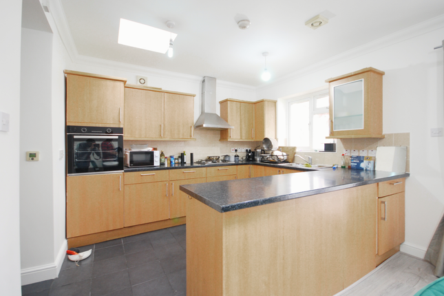 79 East Lane, Wembley photo 4