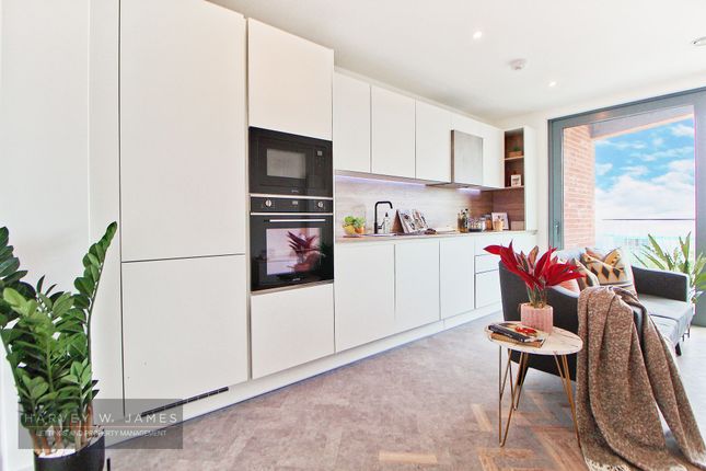 Apt 406, Skyline Apartments, London photo 2