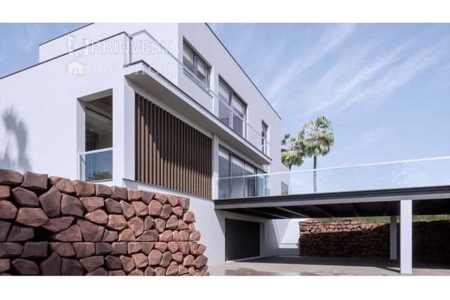 Detached house for sale in Funchal, Luz, Lagos