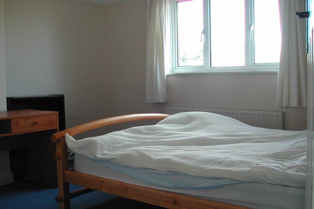 42, Ashenden Road, Guildford photo 3