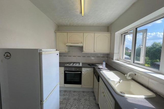 24 Northolm, Edgware photo 3