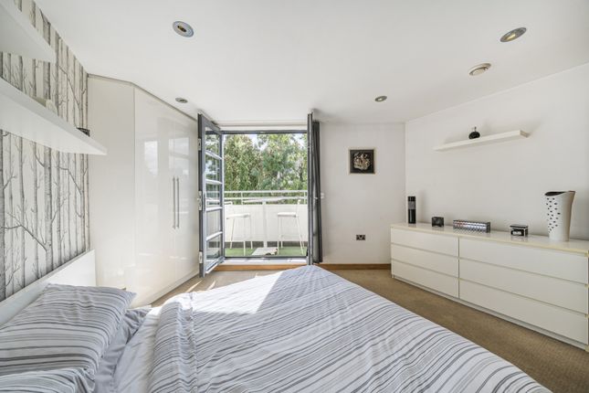 Flat 3, 11, Station Crescent, Blackheath photo 2