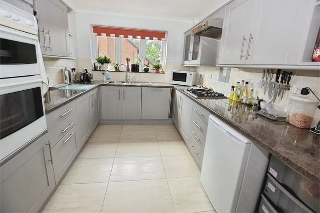 15, Hawthorn Close Aller Park, Newton Abbot photo 3
