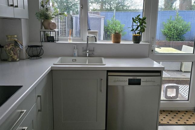129, Tavistock Road, Fleet photo 4