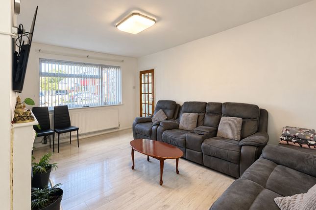 7 Springway Close, Leicester photo 4