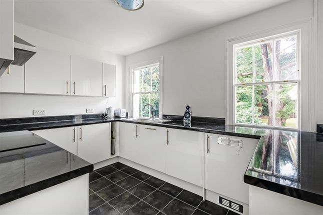 8, Purbrook, Pixham Lane, Dorking photo 2