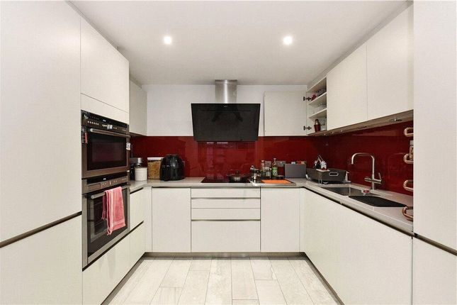 Flat 18, The Phoenix, 8, Bird Street, London photo 2