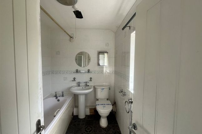 12, Alwin Road, OLDHAM photo 4