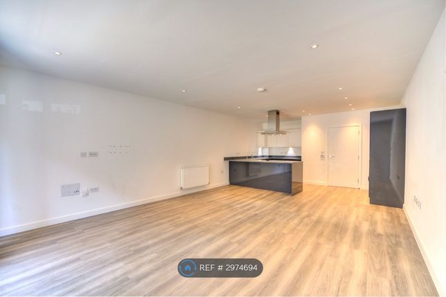Flat, Augustine Court Brumwell Avenue, London photo 4