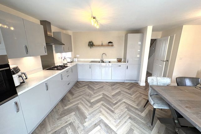 16, Dawes Way, Hednesford photo 4