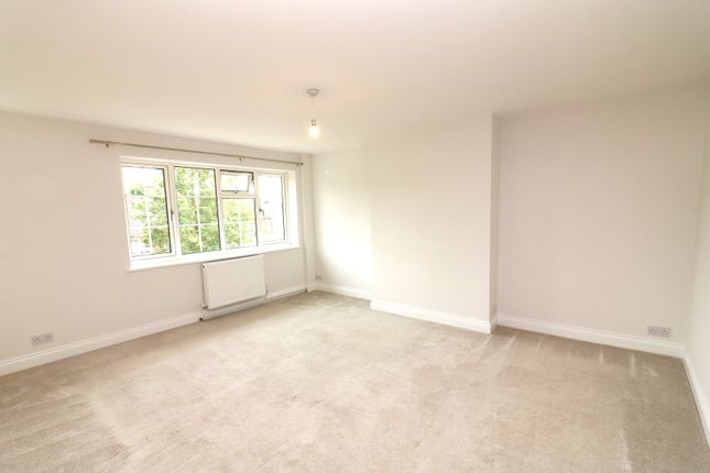 8 Digswell Court, Digswell Rise, Welwyn Garden City photo 4