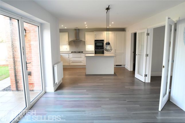 23, Summer Close, Chichester photo 4