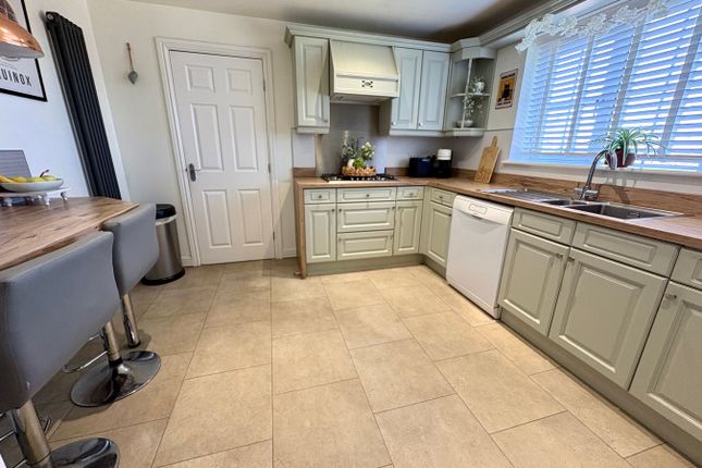 21, Foxglove Close, Leicester photo 4