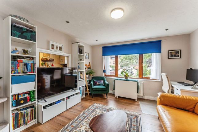 28, Shapland Way, London photo 4