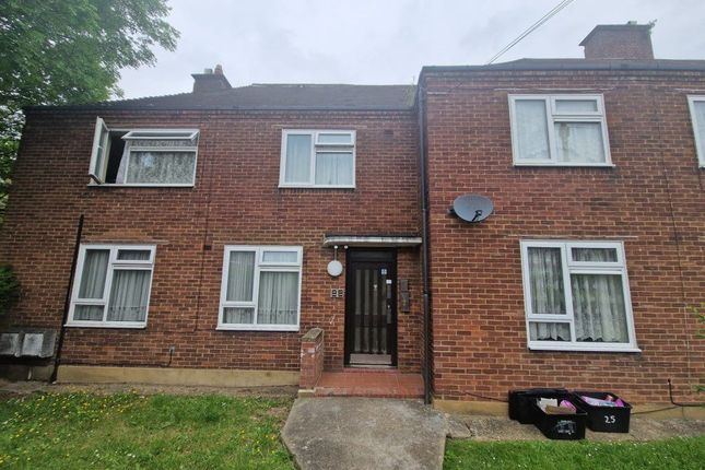 Thumbnail Flat to rent in Newton Road, Chigwell