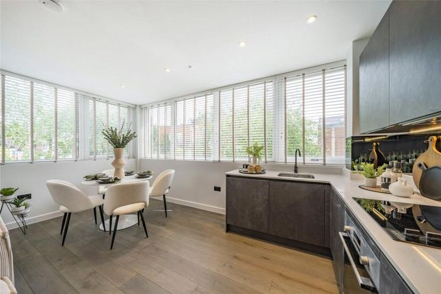 26 Rosemount House, Rosemount Avenue, West Byfleet photo 2