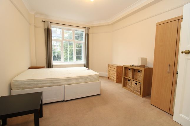 30 Moreland Court, Finchley Road, London photo 5