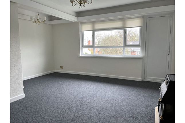 Flat to rent in Victoria Court, Southport