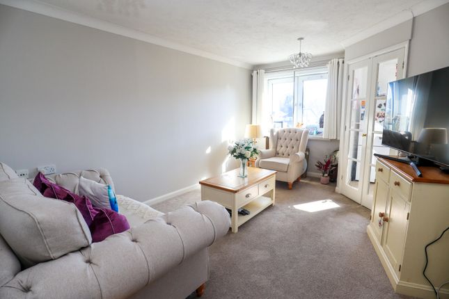 Flat 34, 76, Brighton Road, Coulsdon photo 2