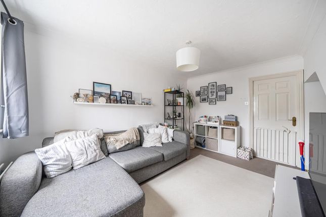 2 Mitford Close, 2 Mitford Close, Chessington photo 4