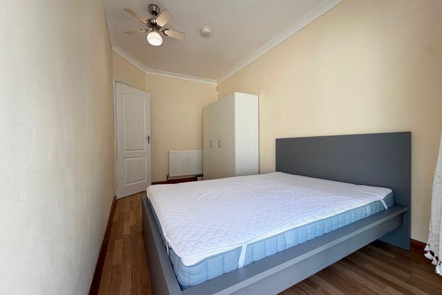 16A Daphne Gardens, London photo 5
