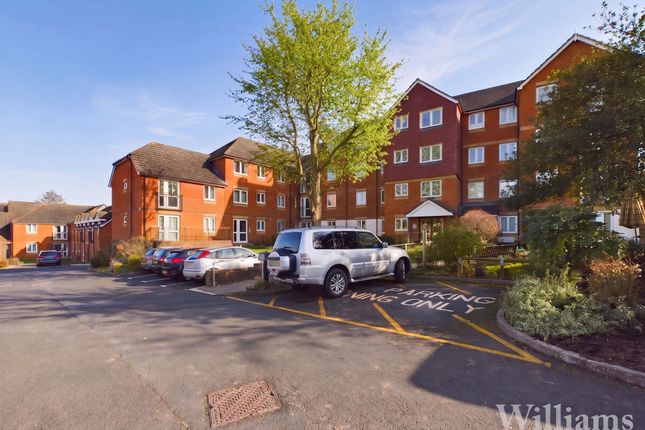 1-bed house on 38 Florence Court Willow Road, Aylesbury, £80,000