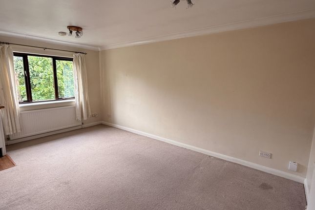 9 Rosecroft Court, The Avenue, London photo 3