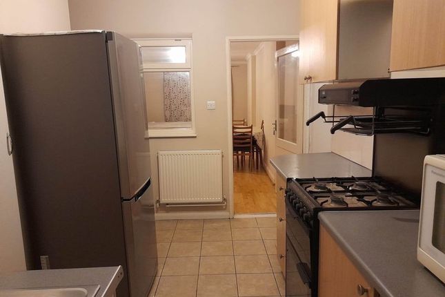 Clifford Road, Hounslow photo 3