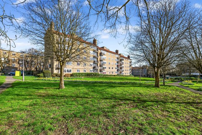 33, Chobham Gardens, London photo 3
