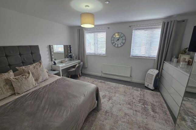 28, Cilgant Eirin Tonyrefail, Porth photo 4