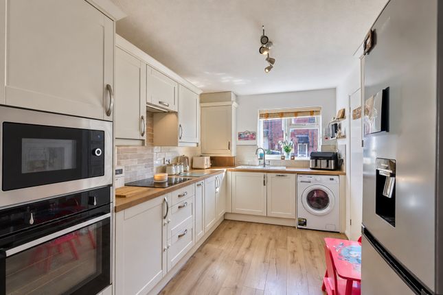 19, The Pentlands, Buckinghamshire photo 4