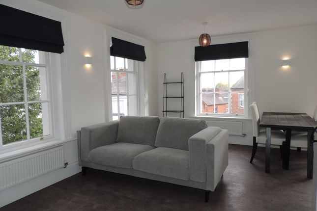Flat to rent in High Street, Banbury