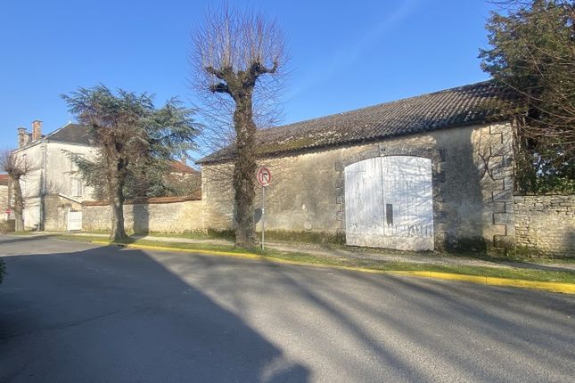 Town house for sale in Ruffec, Poitou-Charentes, 16700, France