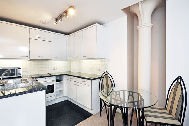 Flat to rent in Friar Street, London