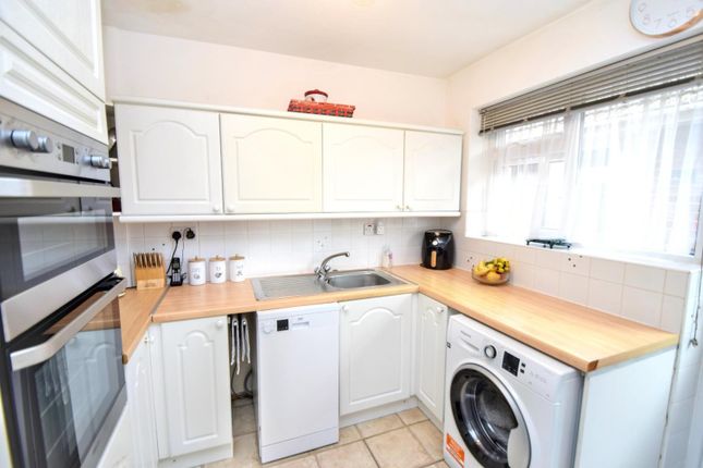 11, Netherfield Avenue, Eastbourne photo 4