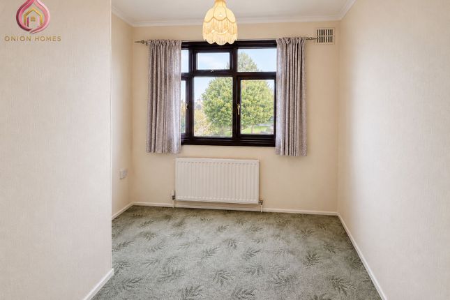 9, Newbury Close, Romford photo 4