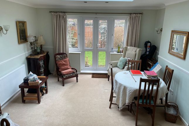 4, Brooklands Close, Leicester photo 3